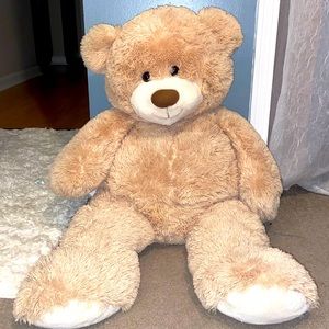 Large, cuddly teddy bear in need of a good home!